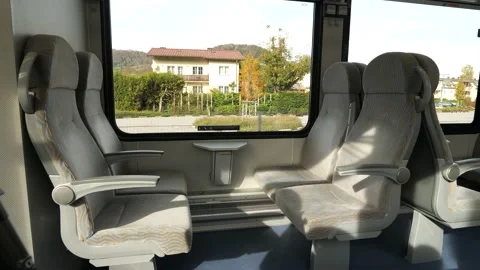 Train from "Laubenbauchmühle" train station Stockbeeldmateriaal 220096154