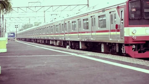 The train leaves the station Stock-Footage 242700105