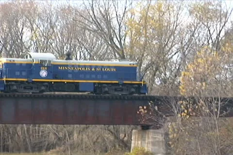 Train Leaving Bridge 動画素材 10712751