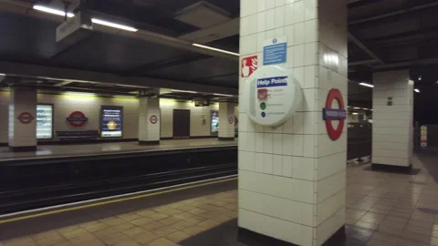 Train leaving empty Embankment underground tube station Stock Footage 152606876