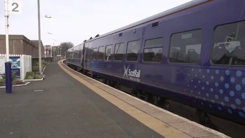 Train leaving platform Stock-Footage 71392481