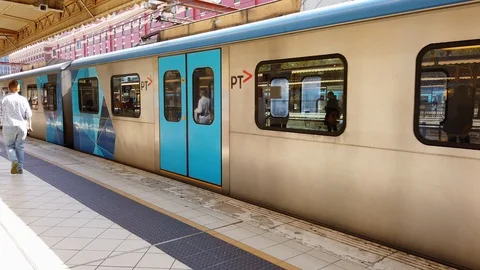 Train leaving the platform 스톡 동영상 107079005