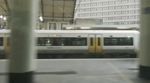 Train leaving the station timelapse Video stock 36624064