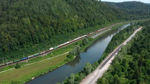 Train in the mountains. Aerial shot. Vidéo 112857789