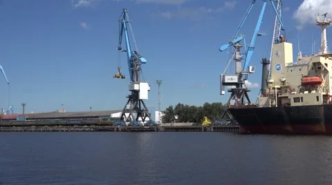 The train moves through the port area, Riga, Latvia Vídeo Stock 65109485