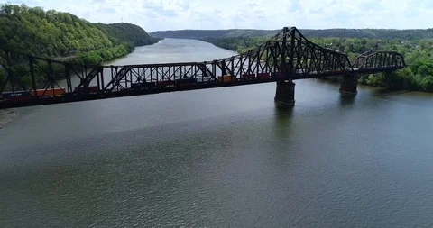 Train Moving Across Bridge Over Large River Vídeo Stock 92706135