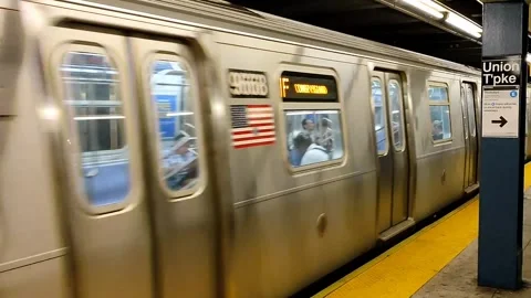 Train moving fast, New York Video stock 285255112