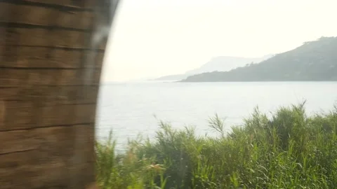 Train Ocean View passing through Tunnel Stockbeeldmateriaal 146191025