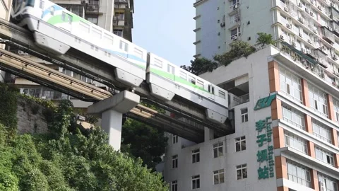 Train pass through building in Chongqing Vídeo Stock 237916164