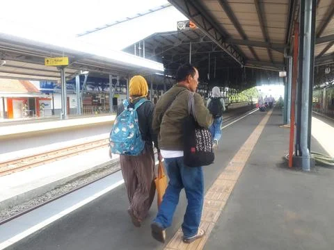 Train passanger at station Foto stock