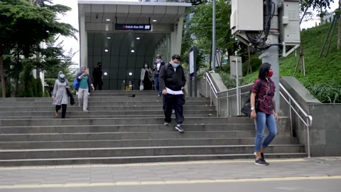 Train passengers are leaving the Sudirman station in Jakarta. Vídeo Stock 200990068