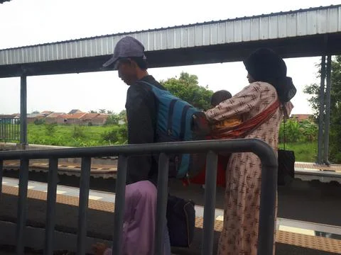 Train passengers getting off Foto stock