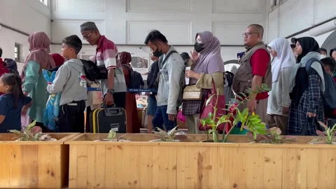 Train passengers stand in queue to enter the train departure platform room Video stock 255212054