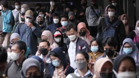 Train passengers wearing protective masks walk Stock Footage 171519336