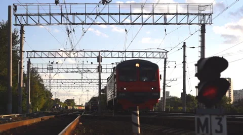 Train passes by semaphore Vidéo 68740608