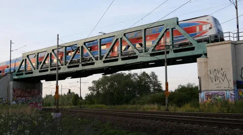 Train passes through the Bridge 動画素材 39932342