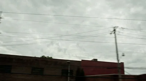 Train Passes through Poor Ghetto Urban Setting in New York City, NYC poverty 스톡 동영상 40343359