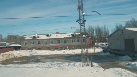The train passes through the working village 库存影片 171866755
