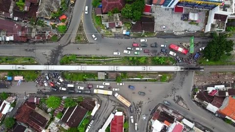 A train passing crowed intersection Video stock 230125802