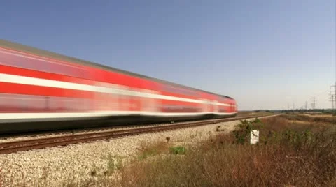 Train passing by Vídeos de archivo 20512733