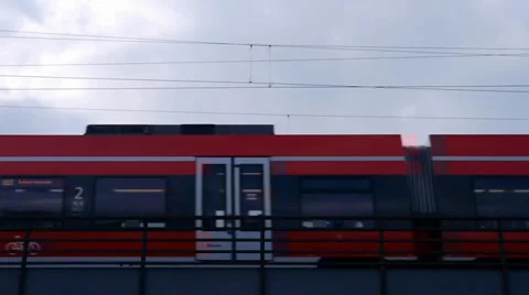 Train passing 스톡 동영상 32963100