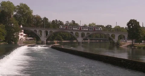 Train passing by 動画素材 84254775