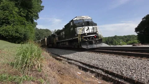 Train Passing Видео 220039178