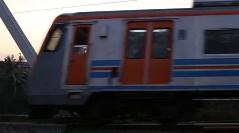 Train passing by in Jakarta Stockbeeldmateriaal 40665526