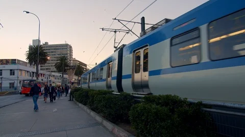 Train passing over walkroad 库存影片 111352484