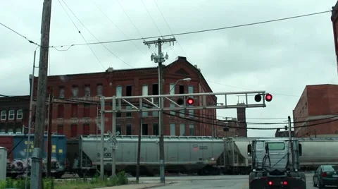 Train passing through a downtown city Video stock 40311553