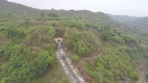 Train passing through a tunnel 스톡 동영상 86749066