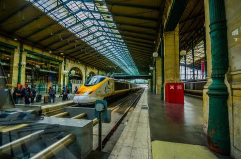 Train in a platform from Gare du Nord station, Paris, France Foto stock
