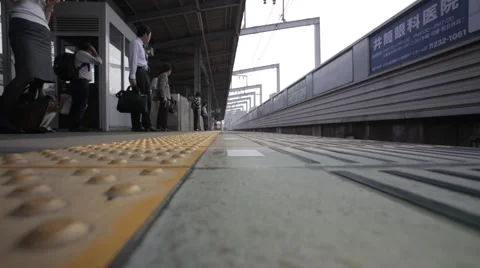 Train Platform With People Waiting, Tokyo Vídeo Stock 59149865