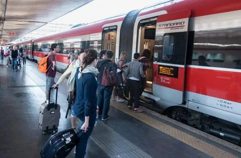 Train platform in Rome train station, travelers Fotos de archivo