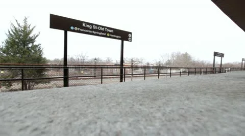 Train pulling into King St-Old Town Alexandria 스톡 동영상 20523725