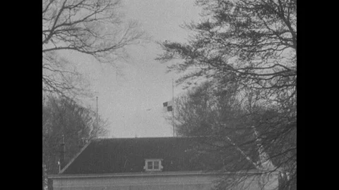 Train pulls in band and dignitaries wait for the train Stock-Footage 109515223