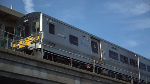Train pulls out of the station during morning commute Stock Footage 65385167