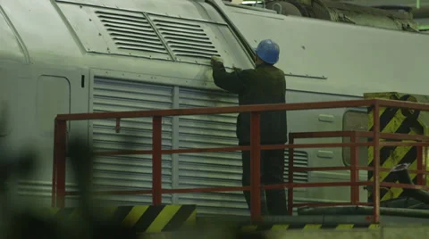 Train Repair 動画素材 33402832