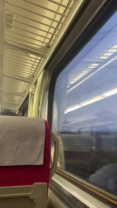 Train ride Stockbeeldmateriaal 334534691