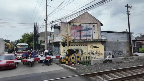 Train ride through landscapes on Java Island 스톡 동영상 336947226