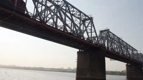 Train rides on a railway bridge over a wide river. Stock Footage 142771608