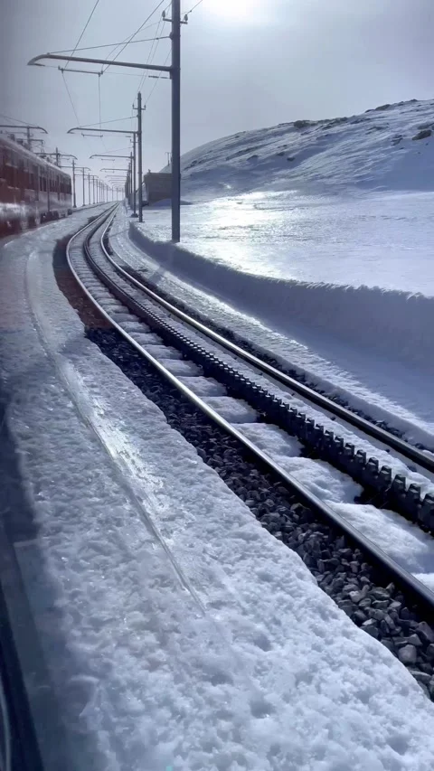 The train route to Zermatt Vidéo 215302100