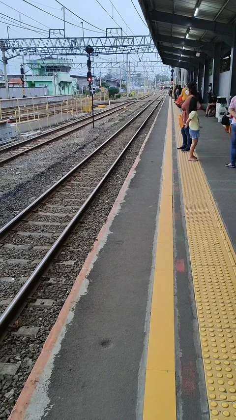 Train station 動画素材 195087838