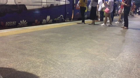 At the train station platform  Stockbeeldmateriaal 89966245