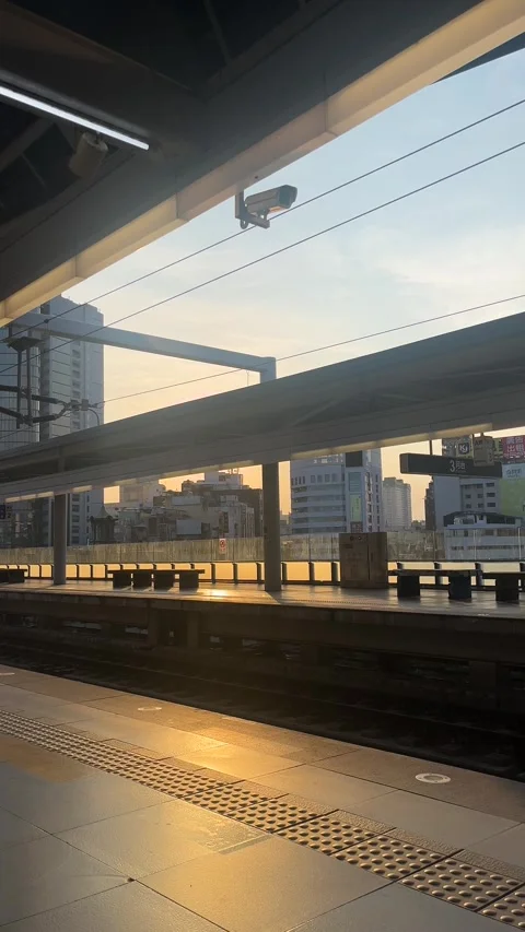 Train station sunset Stockbeeldmateriaal 334534681