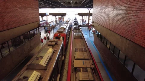 Train stopped on the platform of Barra Funda train and subway station Stock Footage 328485232