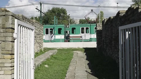 The train stops at the station in Budapest 库存影片 197328183