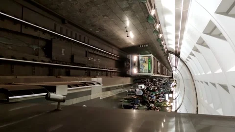 Train on subway station at rush hour Stock-Footage 259037669