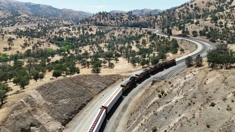 Train - Tehachapi Loop, Shipping Video stock 280325222