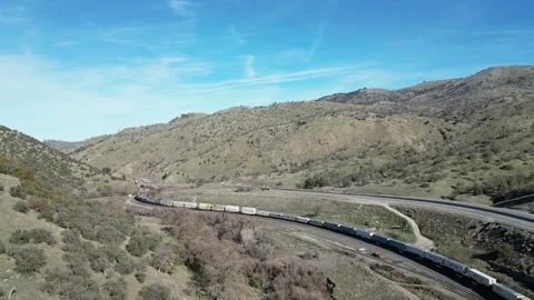 Train - Tehachapi Loop, Shipping Stock Footage 280325542